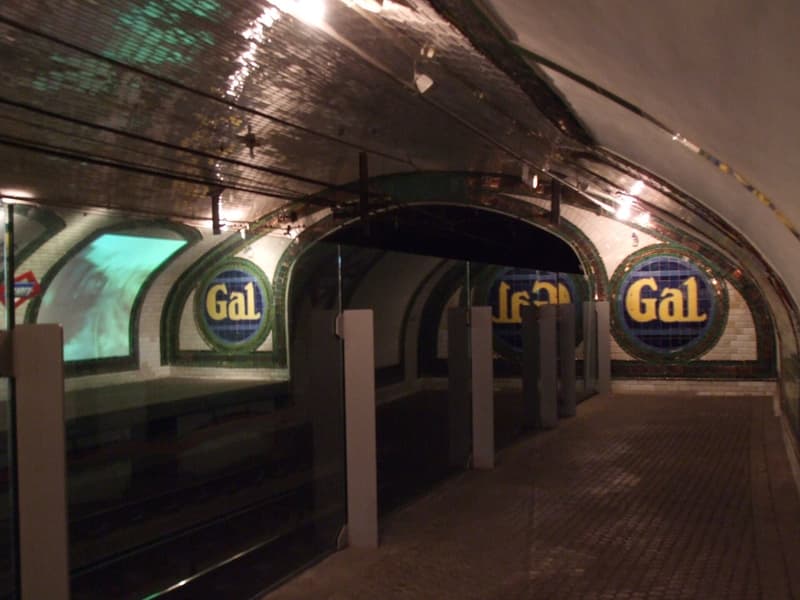 Century-old tile ads at Andén 0, the ghost metro station