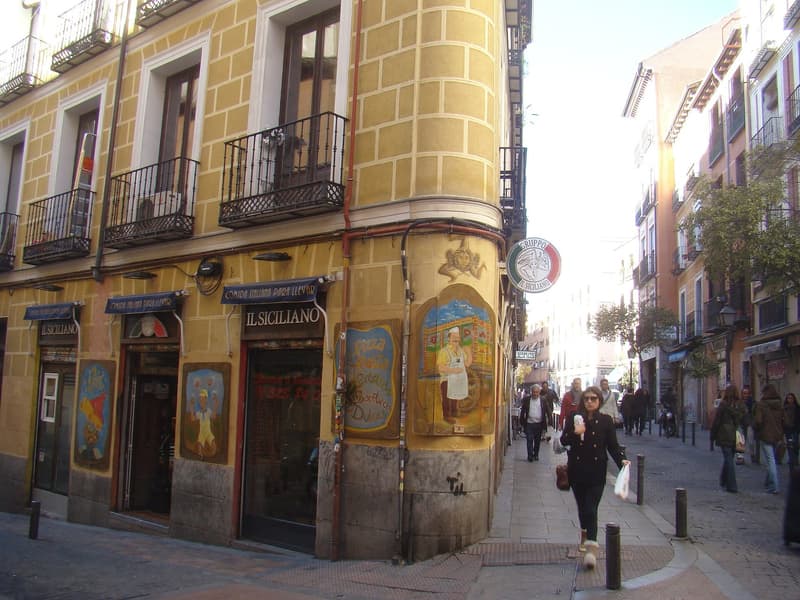 A painted corner on Calle del Espíritu Santo