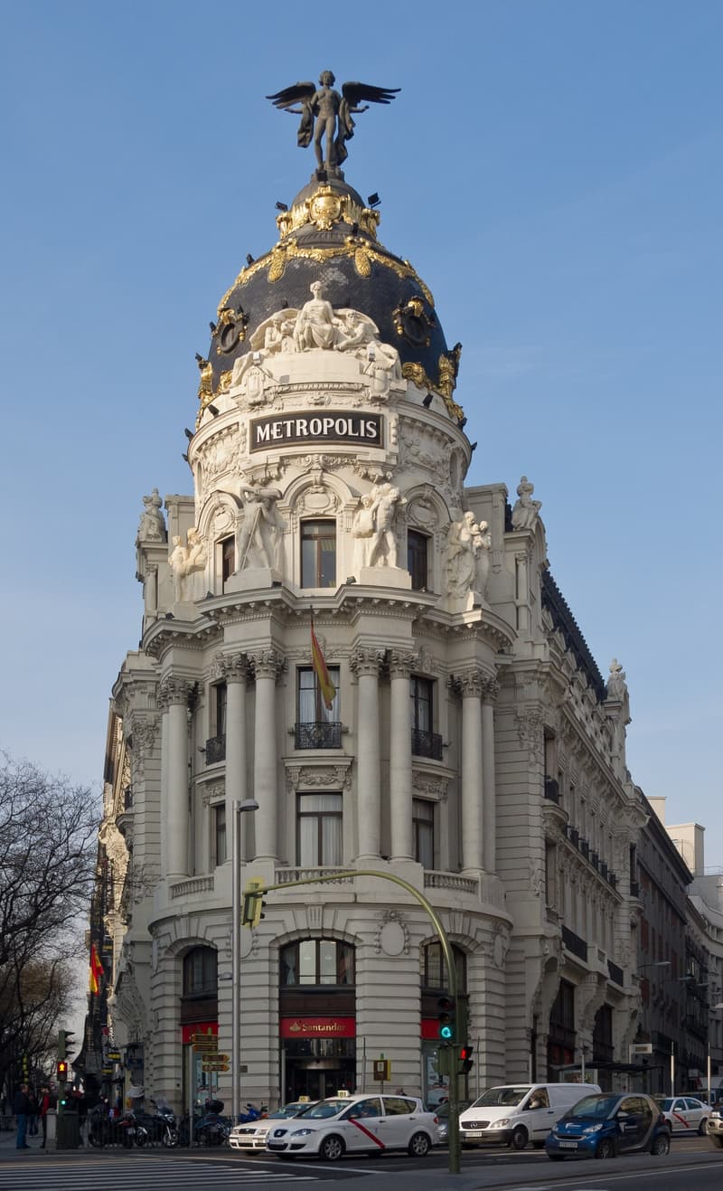 The Metropolis building, where Gran Vía meets Alcalá